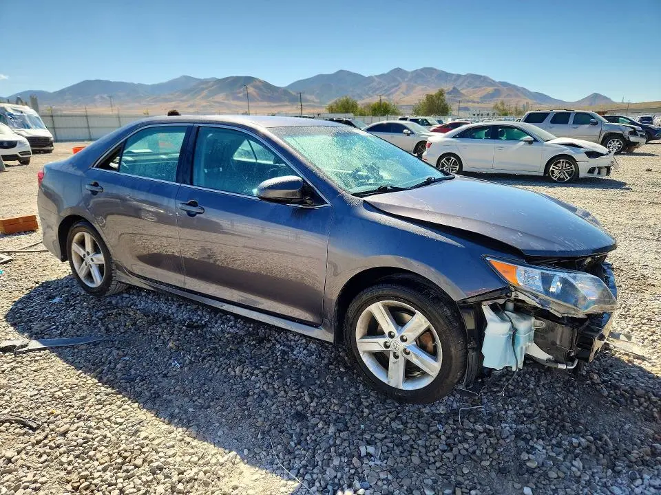 2014 TOYOTA CAMRY SE  