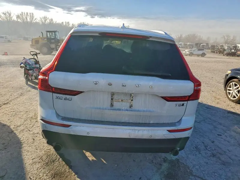 2021 VOLVO XC60 T5 MOMENTUM  