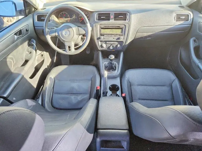 2011 VOLKSWAGEN JETTA SE  