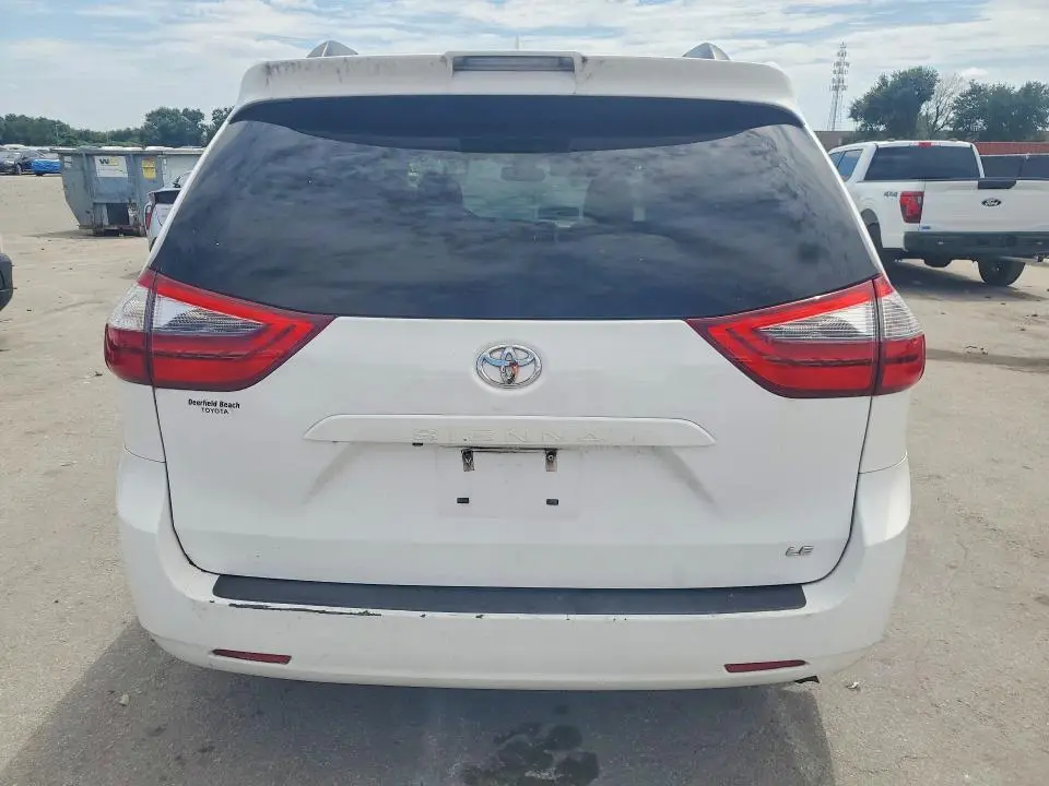 2020 TOYOTA SIENNA LE  