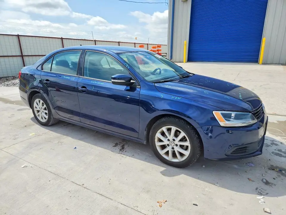 2012 VOLKSWAGEN JETTA SE  