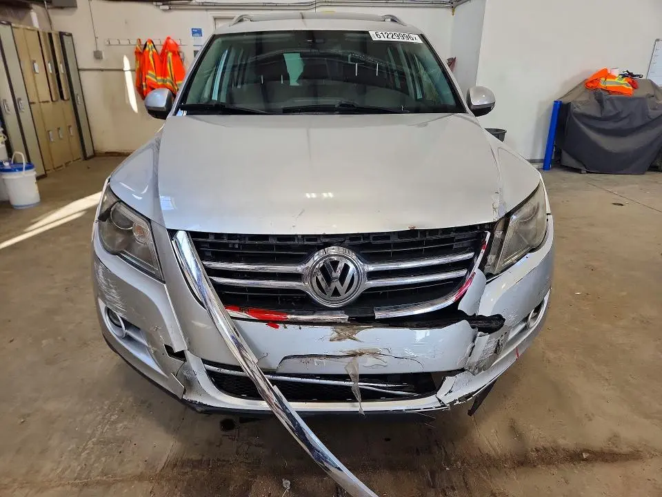 2011 VOLKSWAGEN TIGUAN S  
