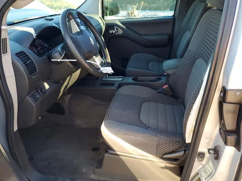 2011 NISSAN FRONTIER SV V6  