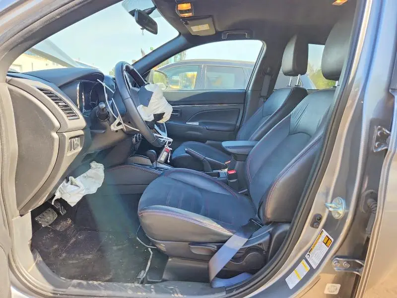 2023 MITSUBISHI RVR SE  