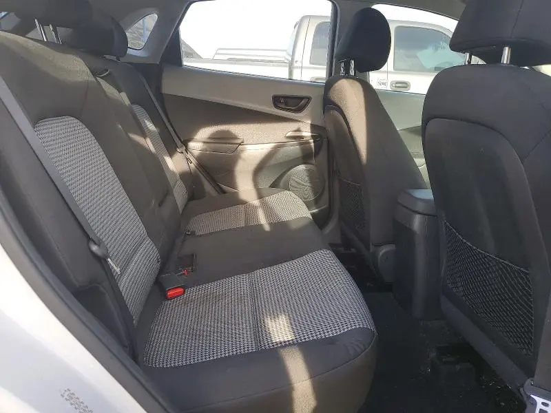 2020 HYUNDAI KONA SE  