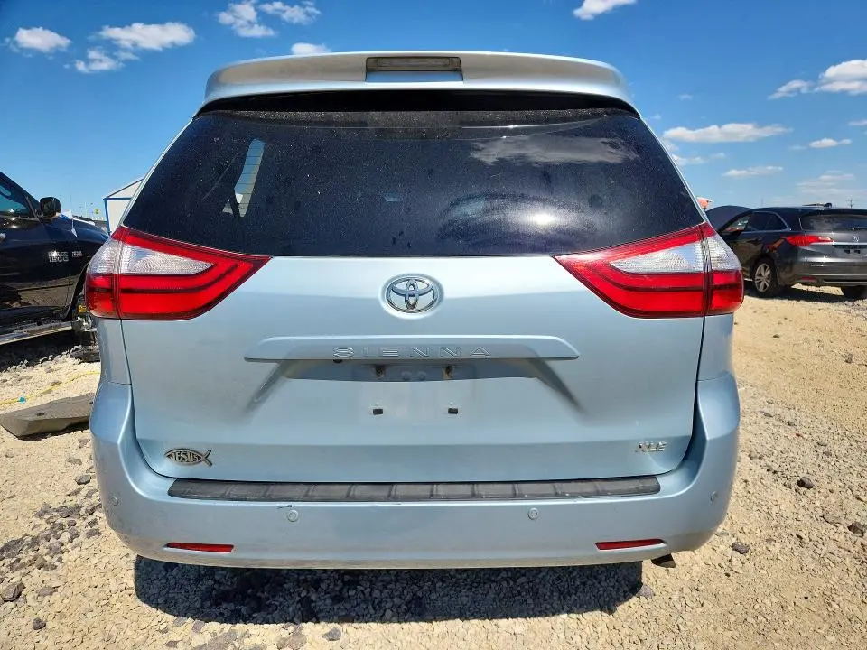 2015 TOYOTA SIENNA XLE 8-PASSENGER  