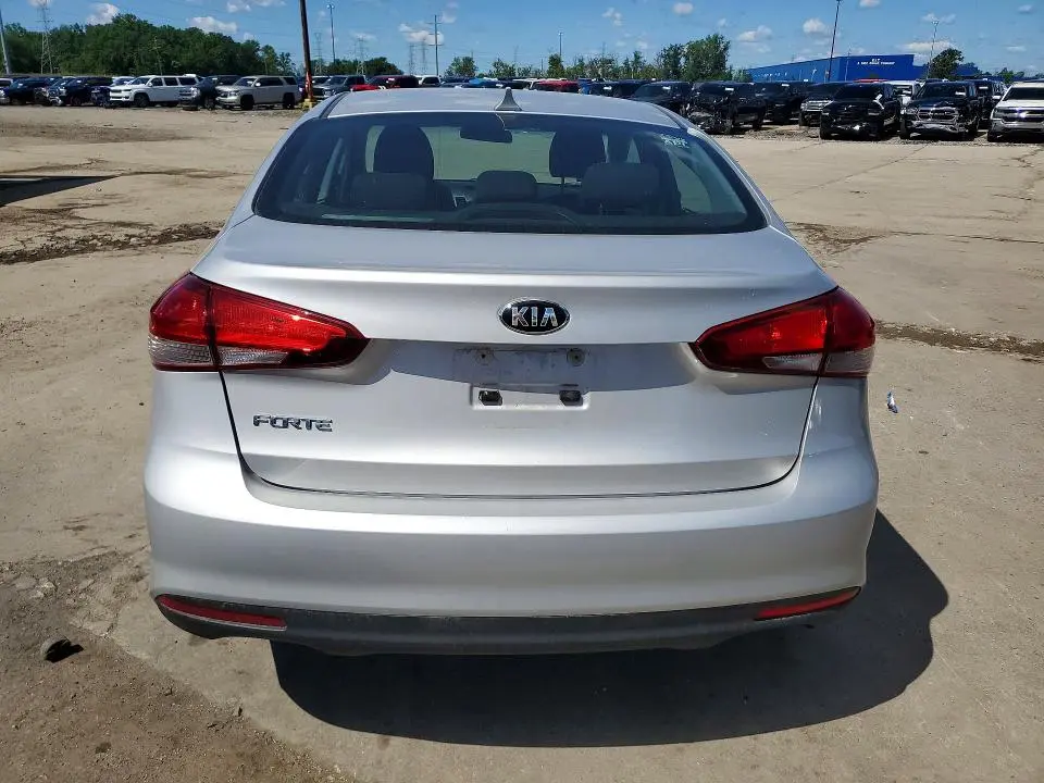 2017 KIA FORTE LX  