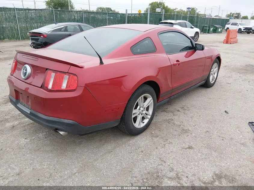 2011 FORD MUSTANG V6