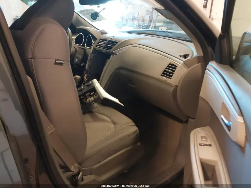 2011 CHEVROLET TRAVERSE LS