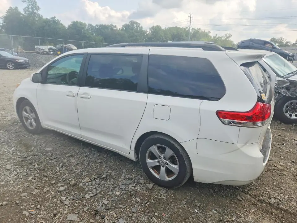 2011 TOYOTA SIENNA LE  