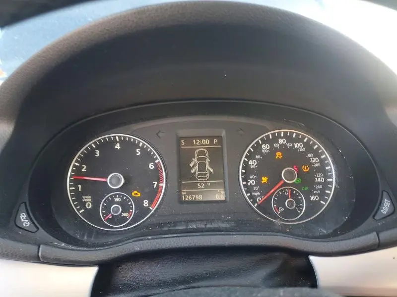 2013 VOLKSWAGEN PASSAT SE  