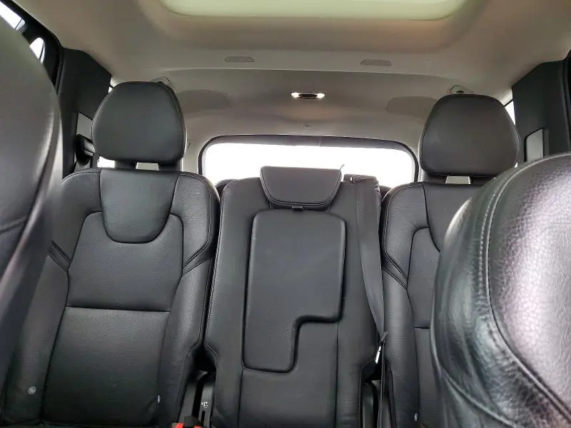 2021 VOLVO XC90 T6 MOMENTUM  