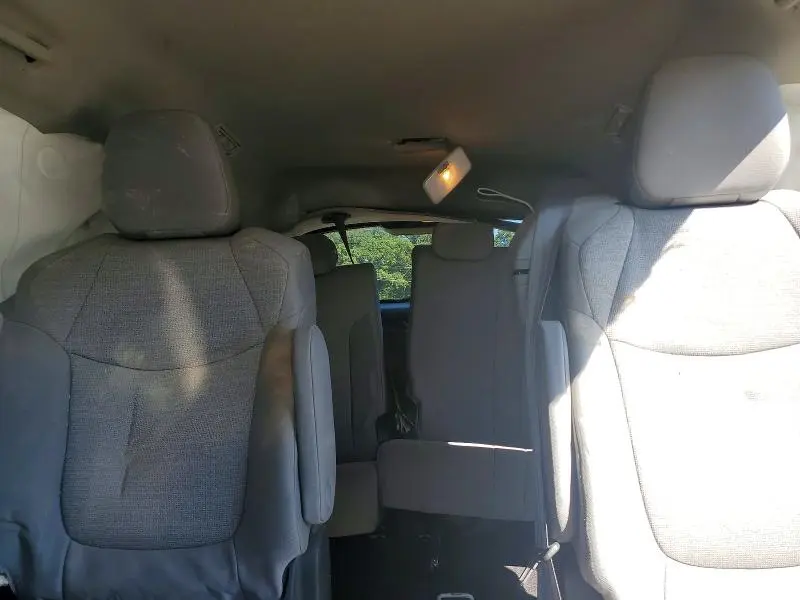 2025 TOYOTA SIENNA LE  
