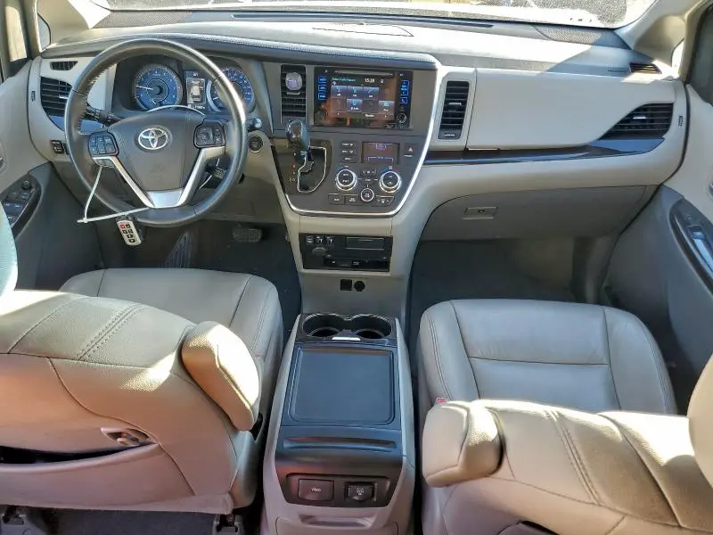 2017 TOYOTA SIENNA XLE  