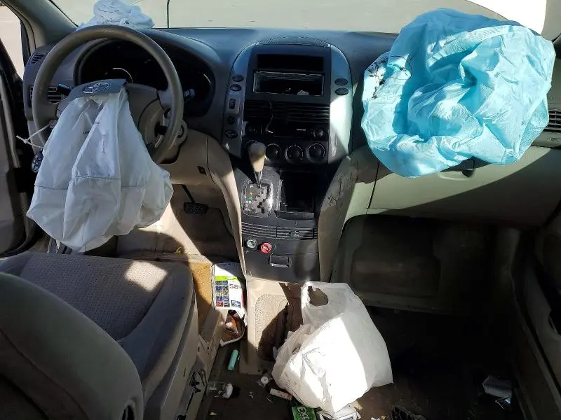 2010 TOYOTA SIENNA LE 8 PASSENGER  
