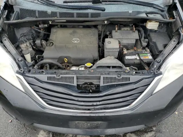 2013 TOYOTA SIENNA LE  