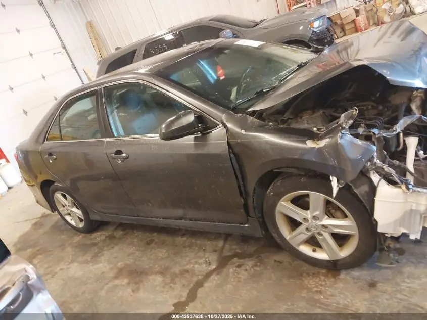 2014 TOYOTA CAMRY SE