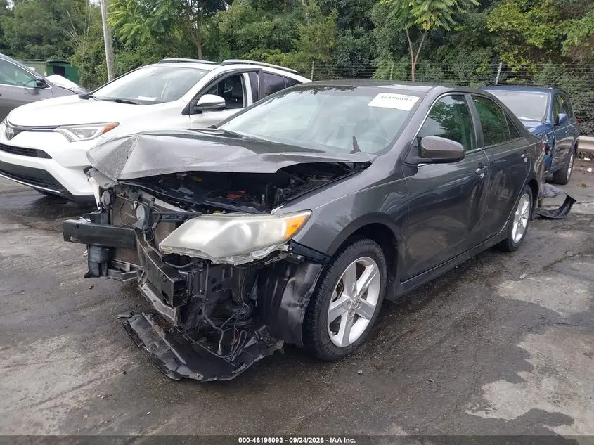 2014 TOYOTA CAMRY SE