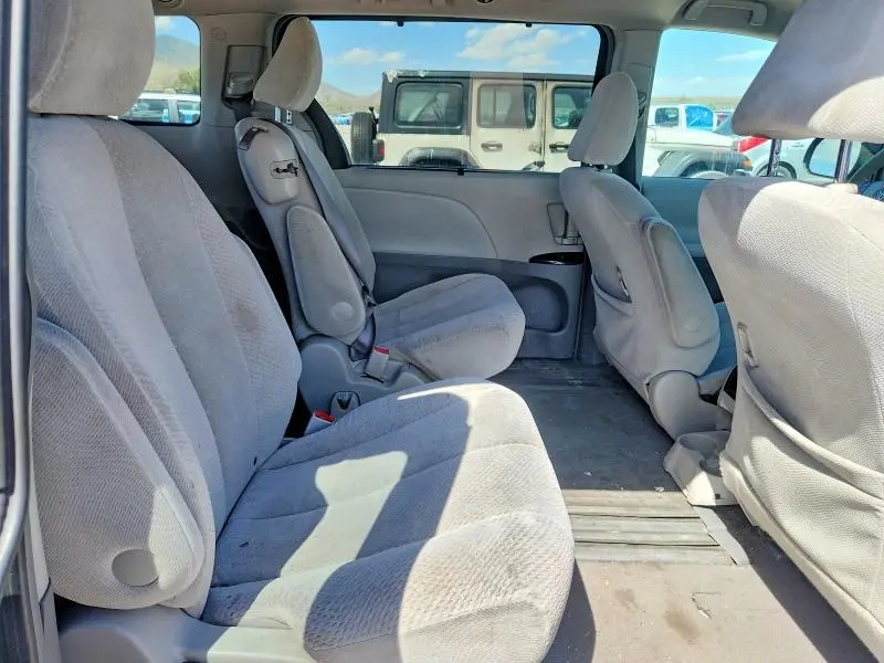 2011 TOYOTA SIENNA LE  