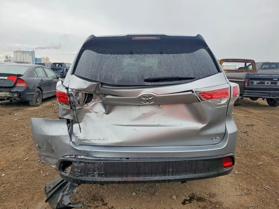 2015 TOYOTA HIGHLANDER LE  