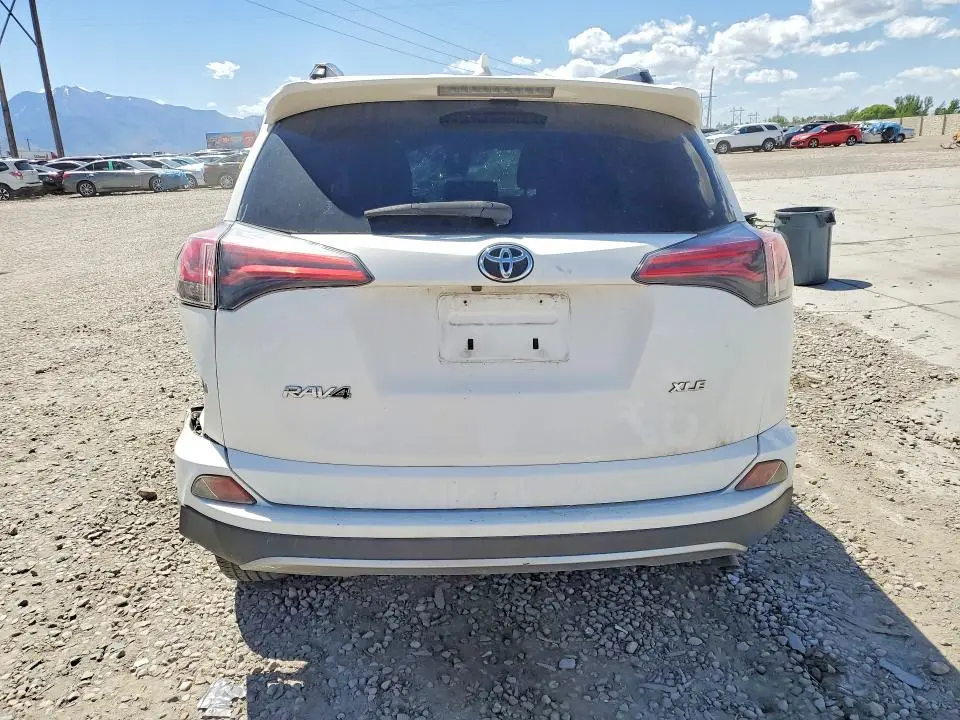 2018 TOYOTA RAV4 XLE  