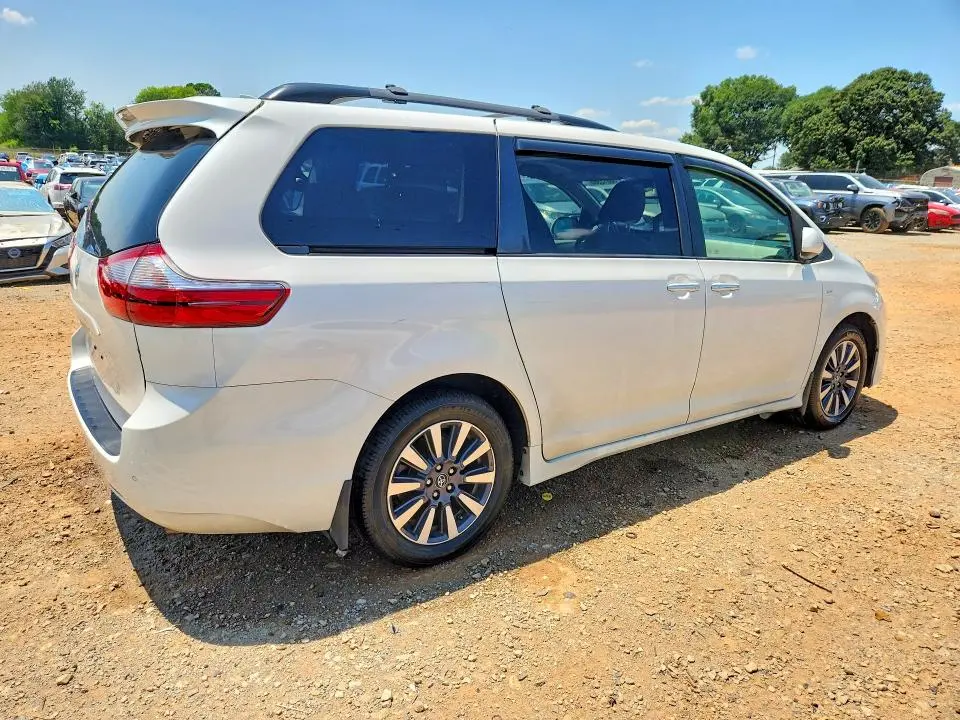 2020 TOYOTA SIENNA XLE PREMIUM 7-PASSENGER  