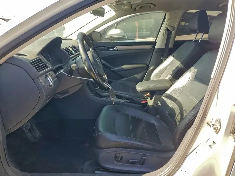 2015 VOLKSWAGEN PASSAT SE  