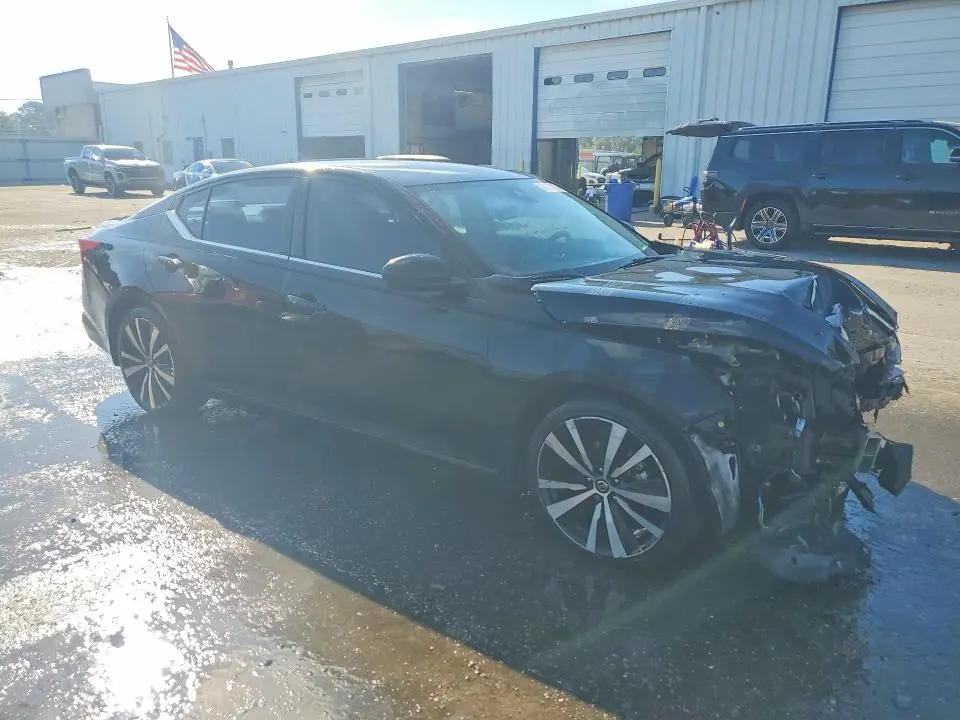2021 NISSAN ALTIMA SR  
