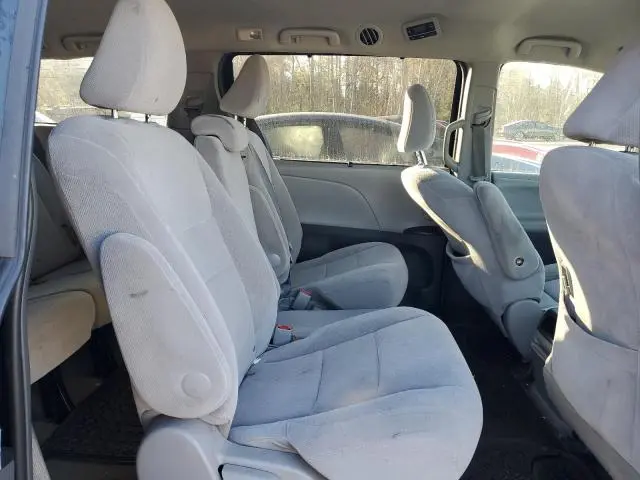 2015 TOYOTA SIENNA LE  