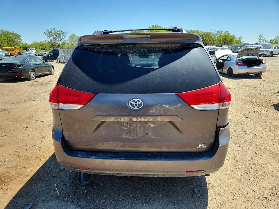 2012 TOYOTA SIENNA LE  
