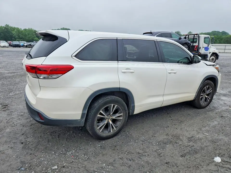 2017 TOYOTA HIGHLANDER LE  
