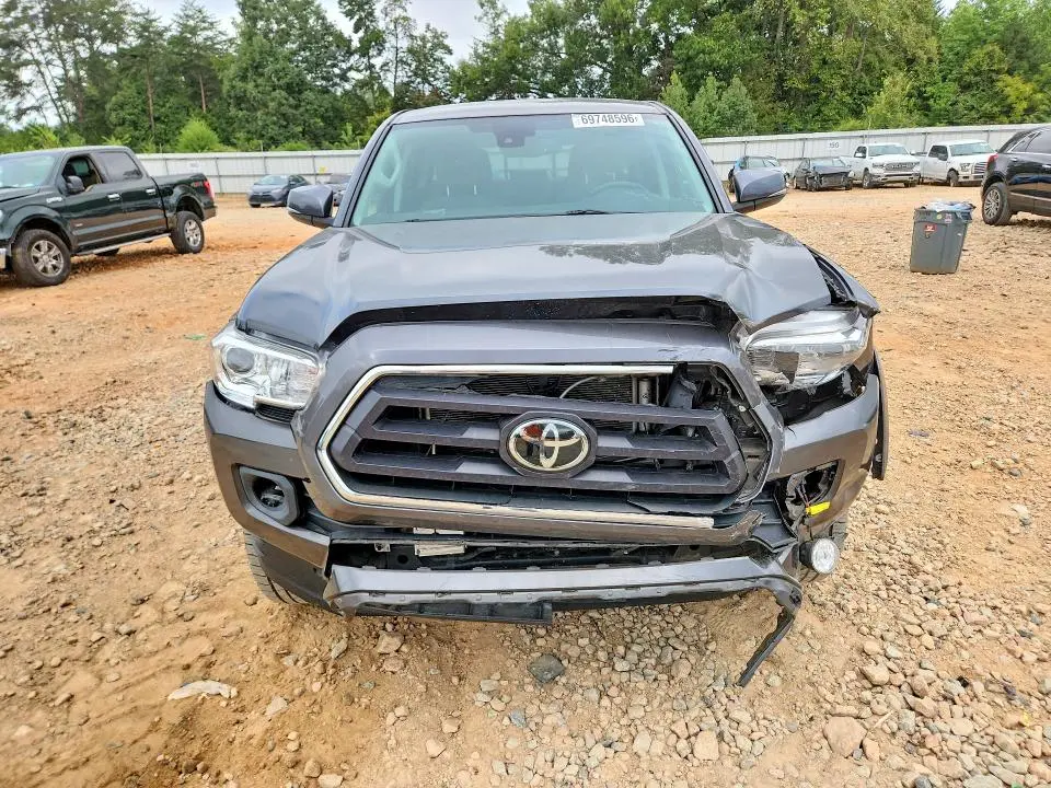 2022 TOYOTA TACOMA SR5 V6  