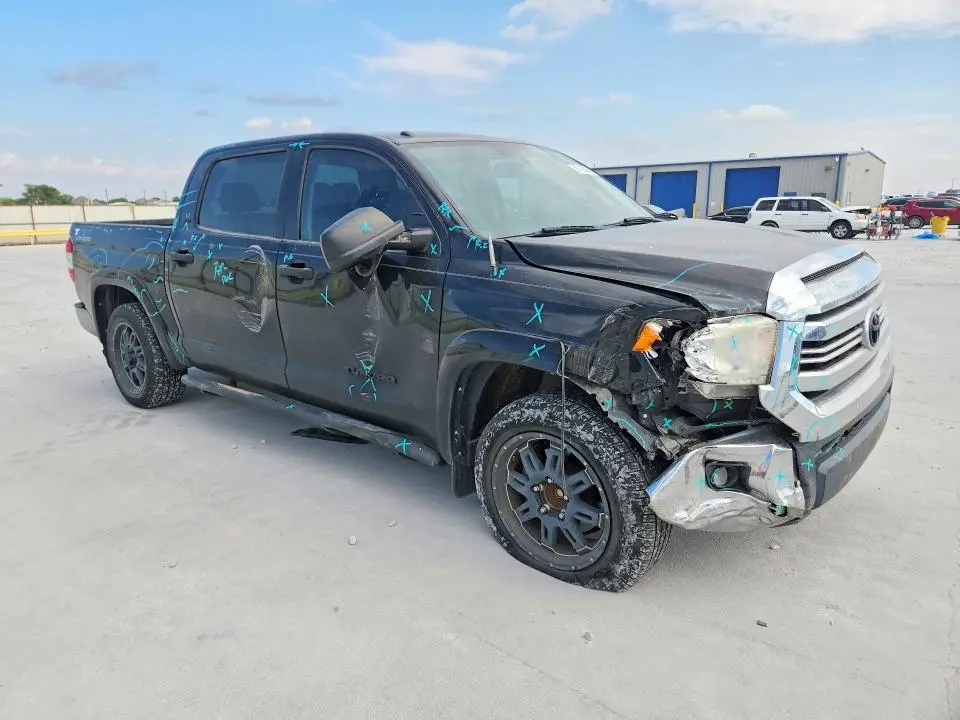 2017 TOYOTA TUNDRA CREWMAX SR5  