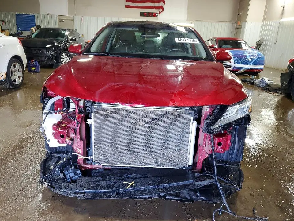 2019 TOYOTA CAMRY XLE  