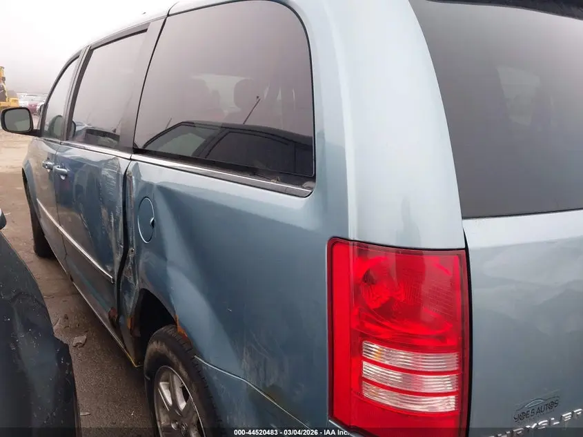 2010 CHRYSLER TOWN & COUNTRY TOURING