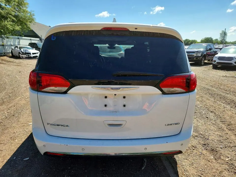 2019 CHRYSLER PACIFICA LIMITED  