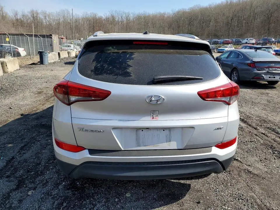 2017 HYUNDAI TUCSON SE  
