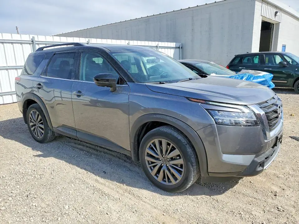 2024 NISSAN PATHFINDER SL  