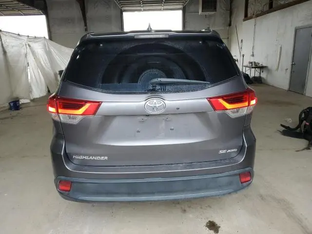 2017 TOYOTA HIGHLANDER SE  