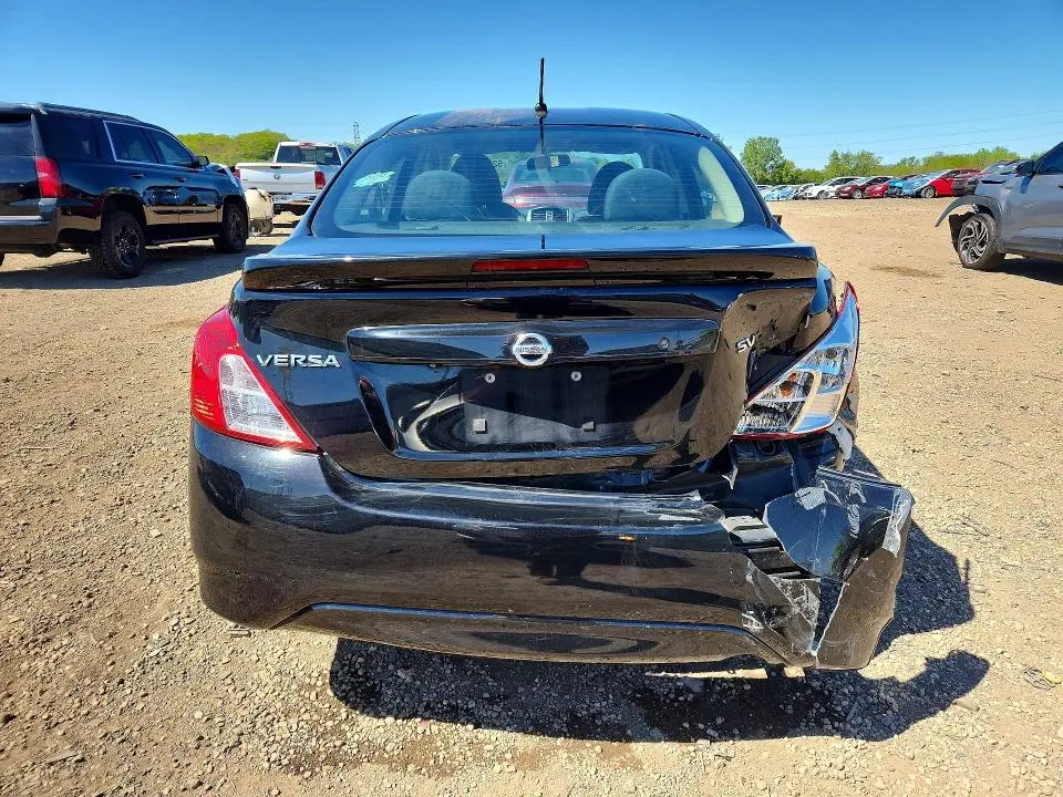 2019 NISSAN VERSA SV  
