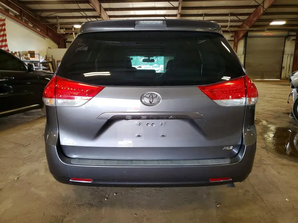 2014 TOYOTA SIENNA XLE 8-PASSENGER  