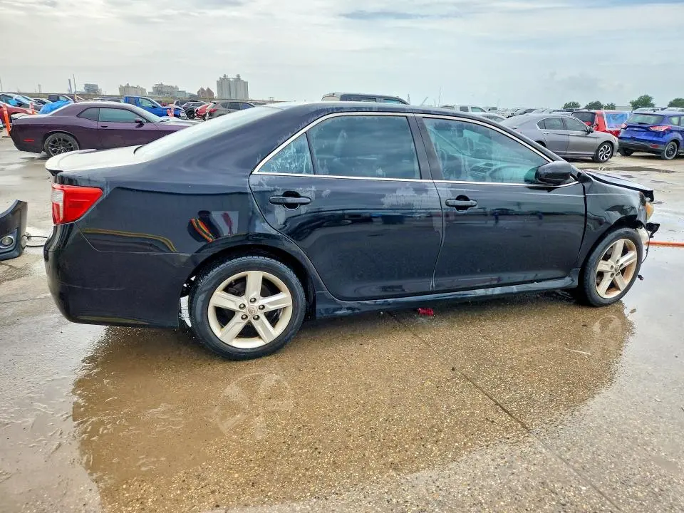 2014 TOYOTA CAMRY SE  