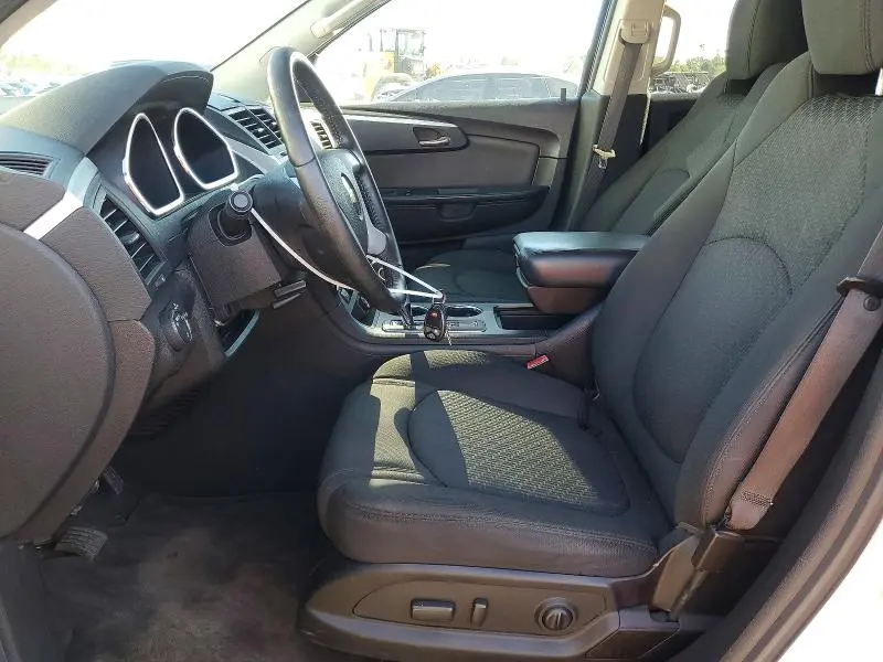 2010 CHEVROLET TRAVERSE LT  