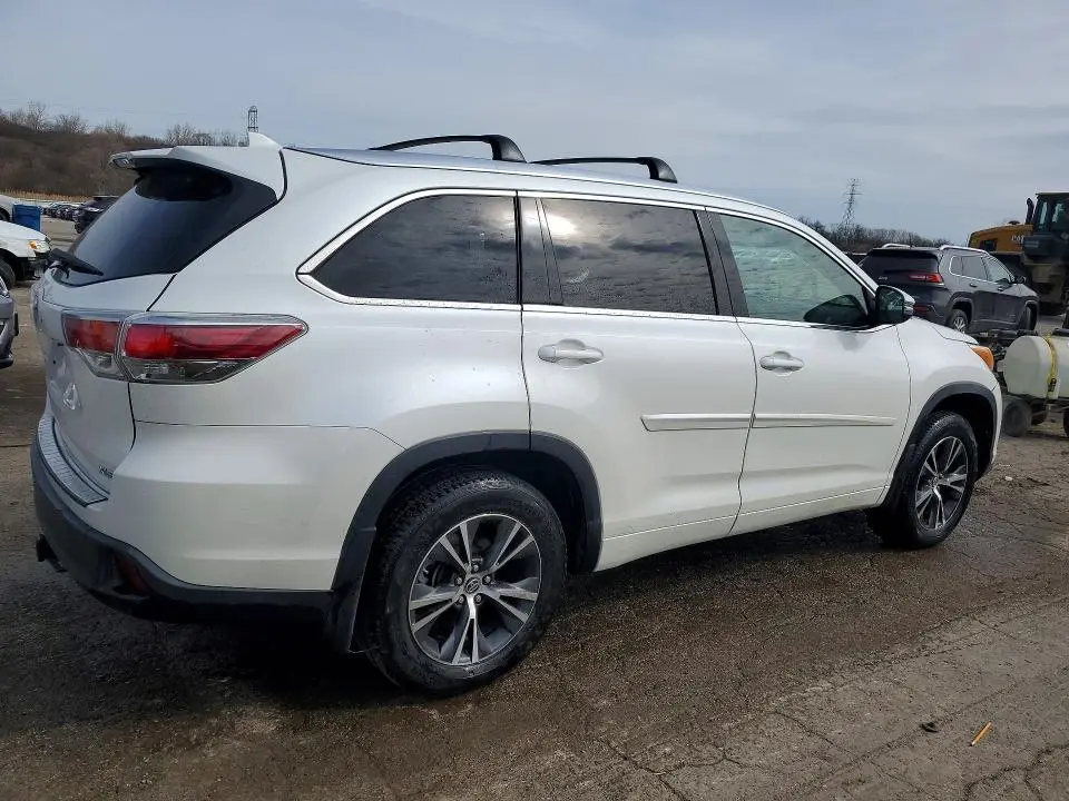 2016 TOYOTA HIGHLANDER XLE  