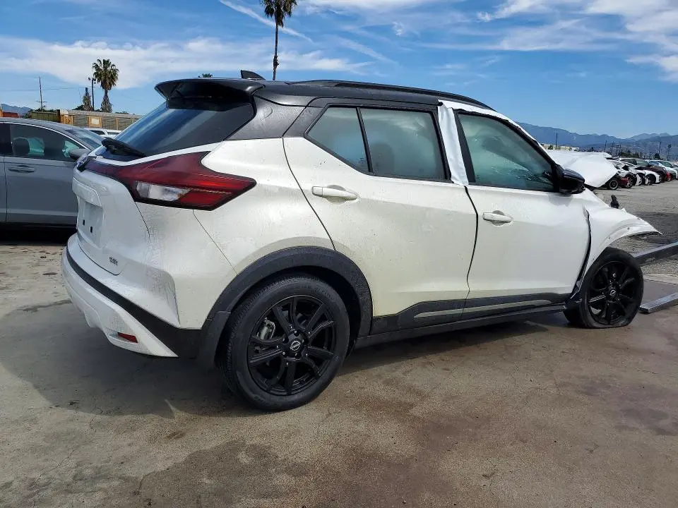 2022 NISSAN KICKS SR  