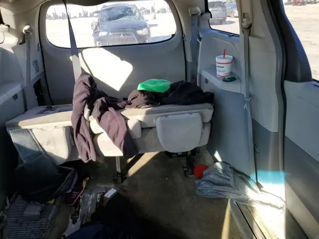 2013 TOYOTA SIENNA LE  