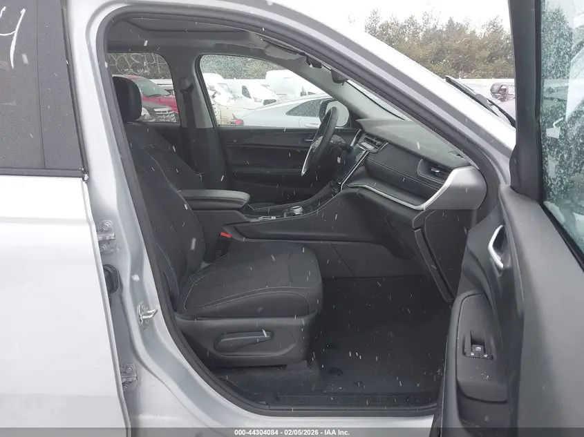 2023 JEEP GRAND CHEROKEE LAREDO X 4X4