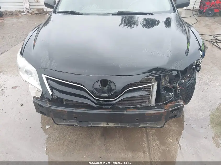 2010 TOYOTA CAMRY LE