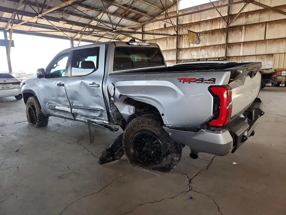2025 TOYOTA TUNDRA PLATINUM  