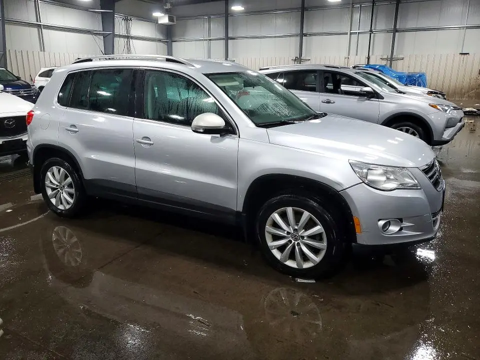 2011 VOLKSWAGEN TIGUAN S  
